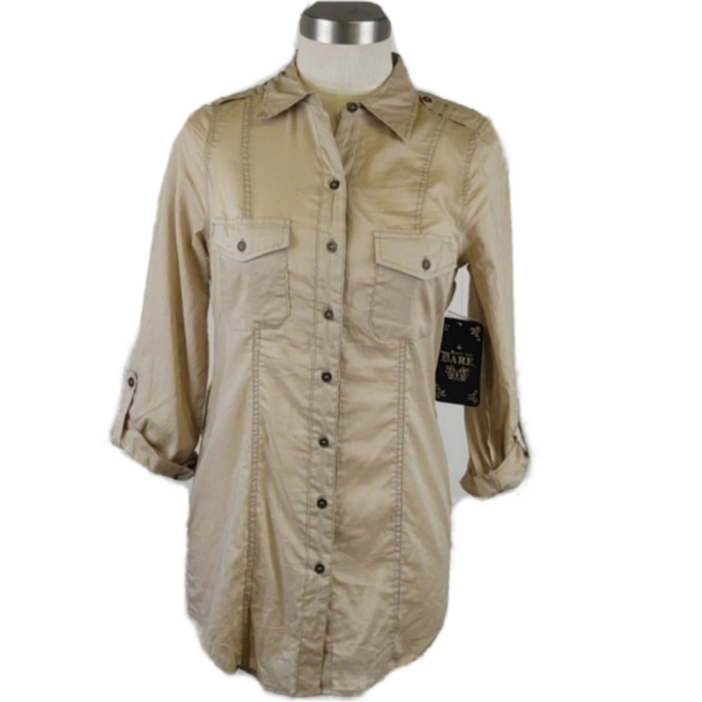 NWT Don't You Dare Button Front Top Size Medium